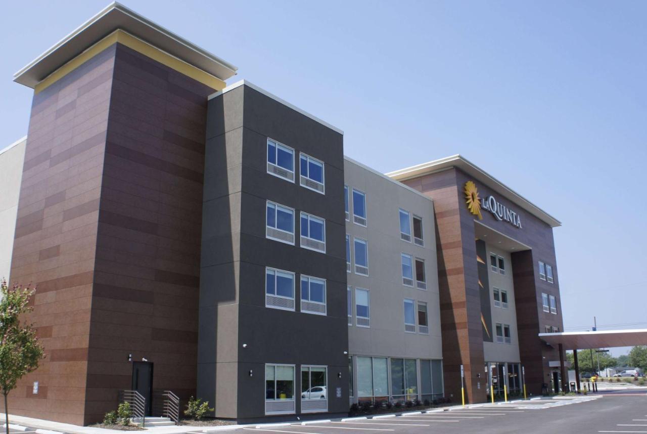 La Quinta Inn & Suites By Wyndham Manchester - Arnold Afb Exterior photo